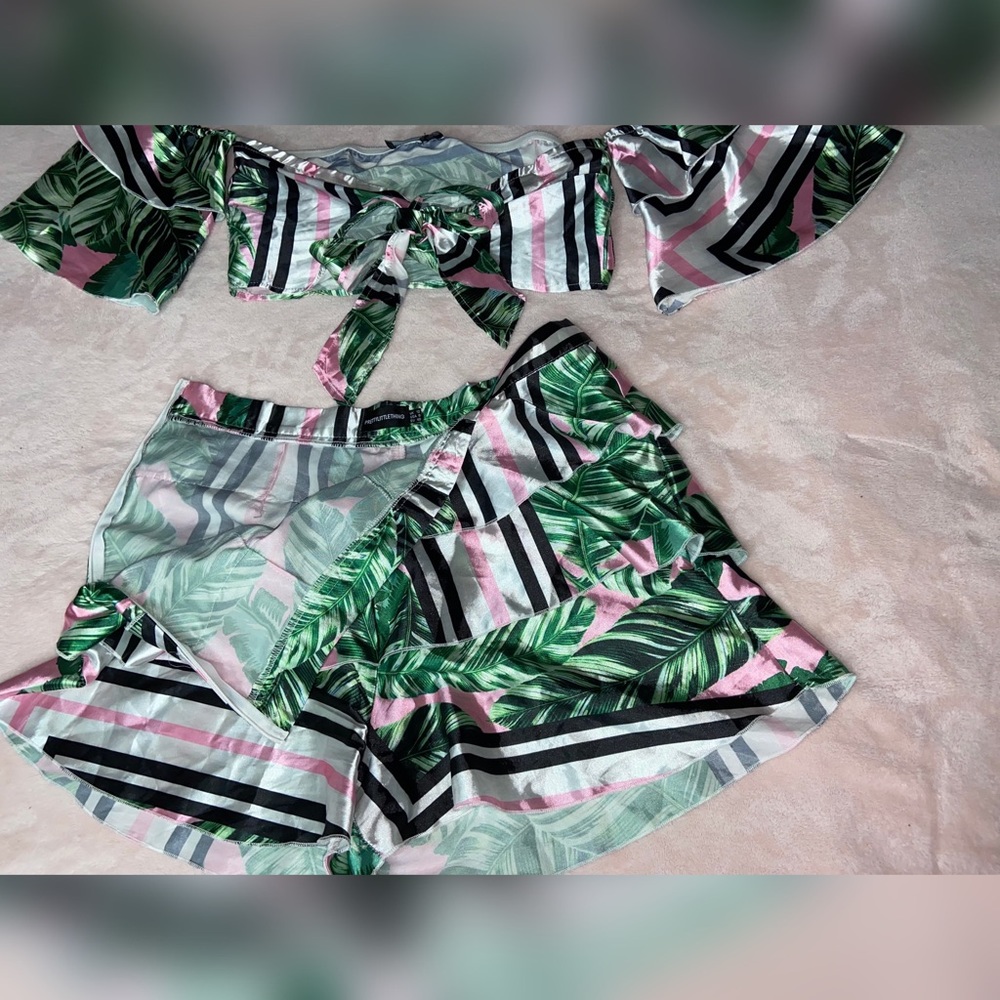 Floral Crop Top & Shorts Set - Picture 7 of 13